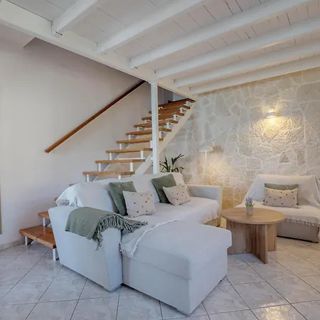 Ionelia Seaview 1